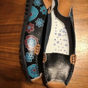 Women’s Leather Walking Floral Print Shoes